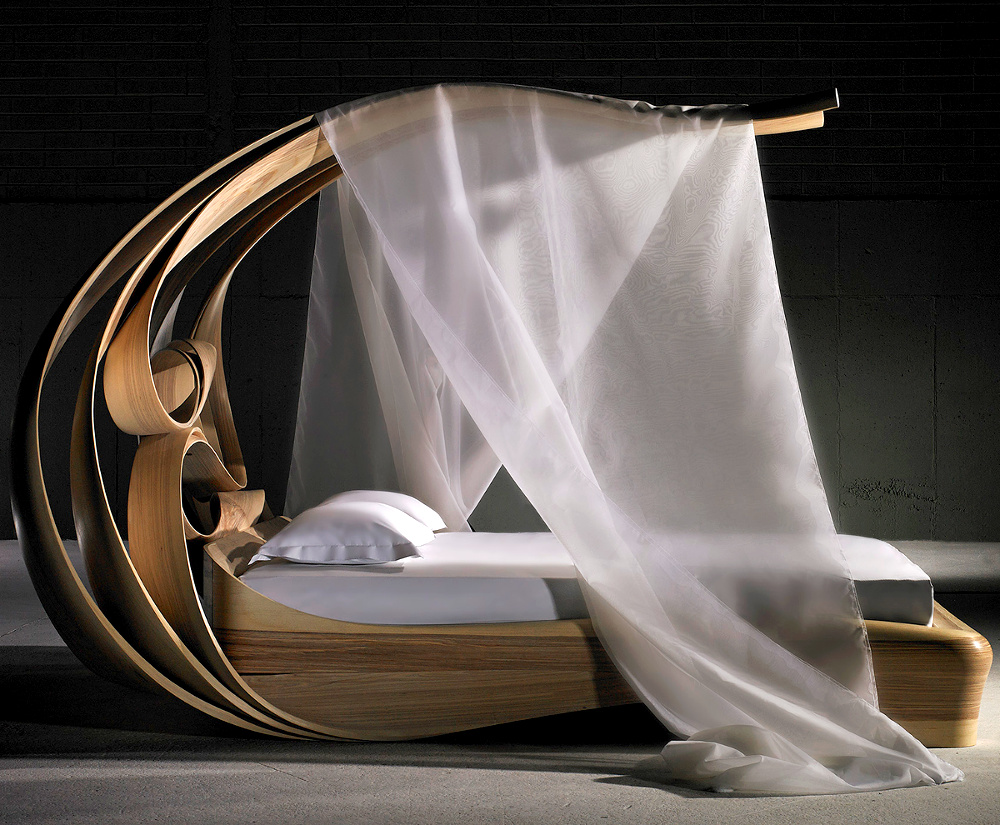 M�lant po�sie moderne et influence art d�co, le lit � baldaquin cr�� par Joseph Walsh laisse r�veur...