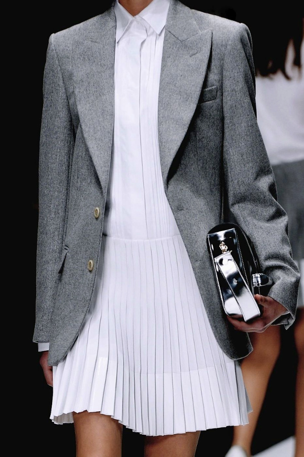 Oui au look de bureau l�g�rement twist� !