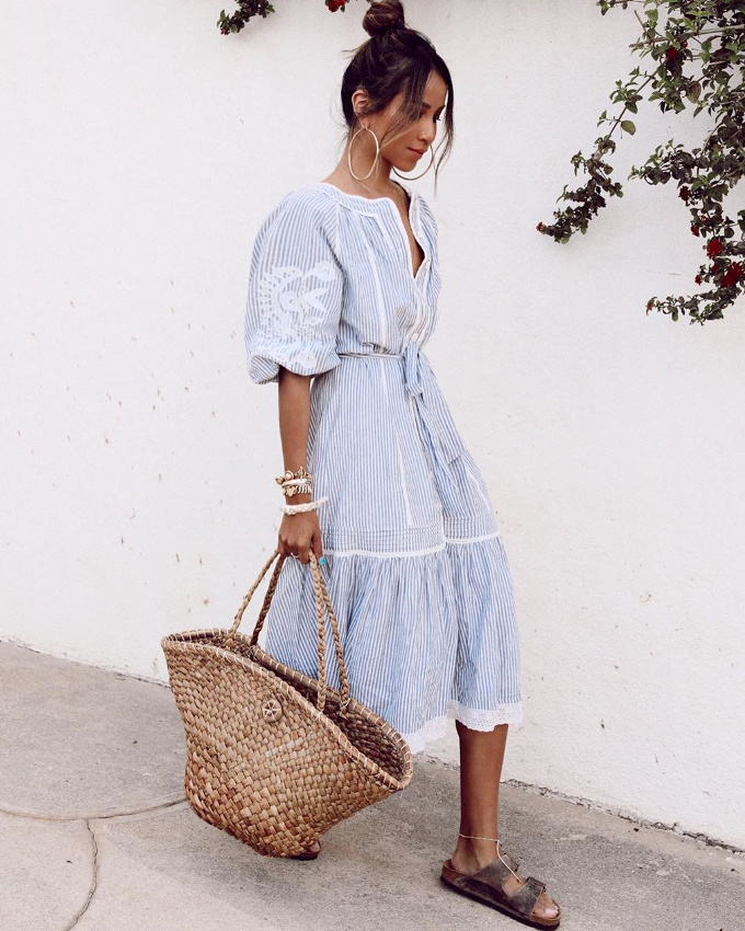 Robe sobrement folk + Birkenstocks = le bon mix