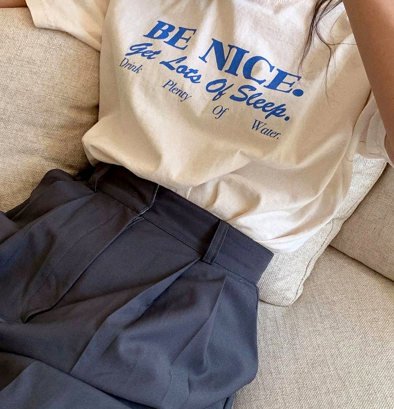 Tee-shirt esprit vintage + pantalon large � pinces = le bon mix