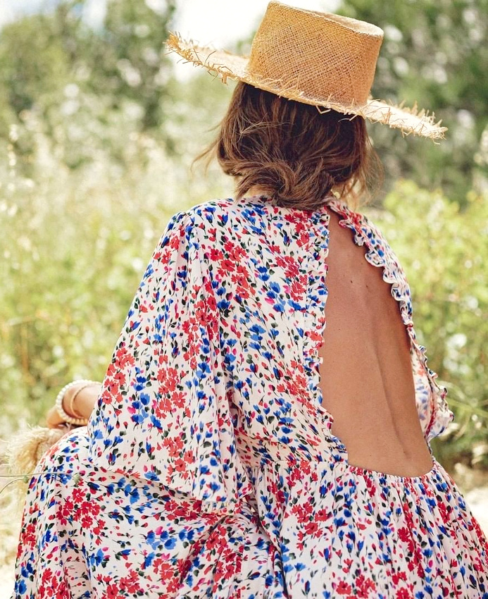 Rien de tel qu'un dos nu pour all�ger une ample robe longue !