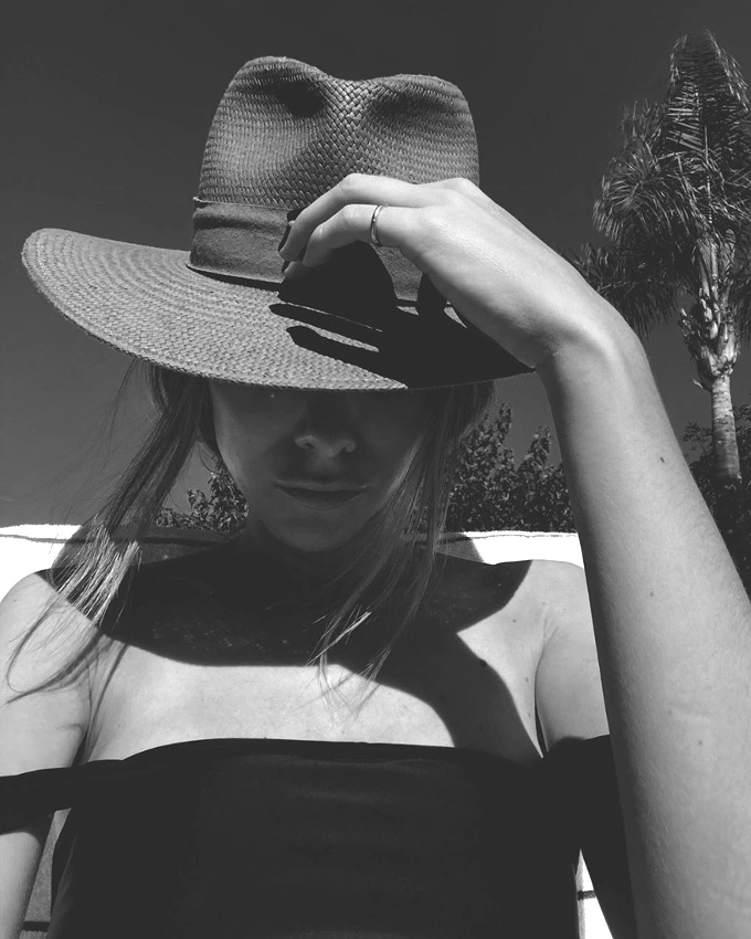 Wanted : un chapeau l�g�rement masculin et facile � porter !