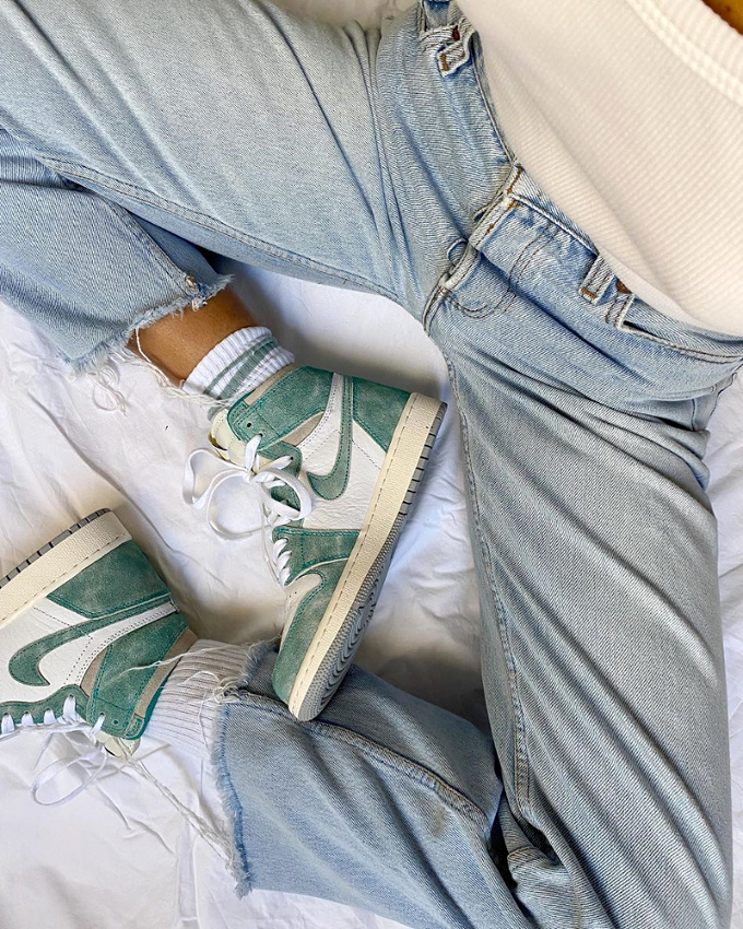 Wanted : une paire de baskets montantes aux d�coupes vert d�lav� !