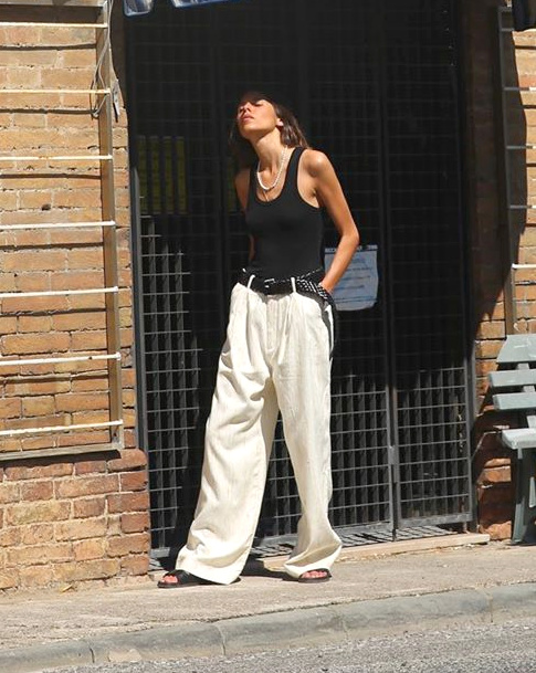 Pantalon ultra large + body = le bon mix