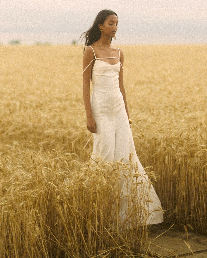 Difficile de faire plus romantique que ce catwalk serpentant au sein d'un champ de bl�...