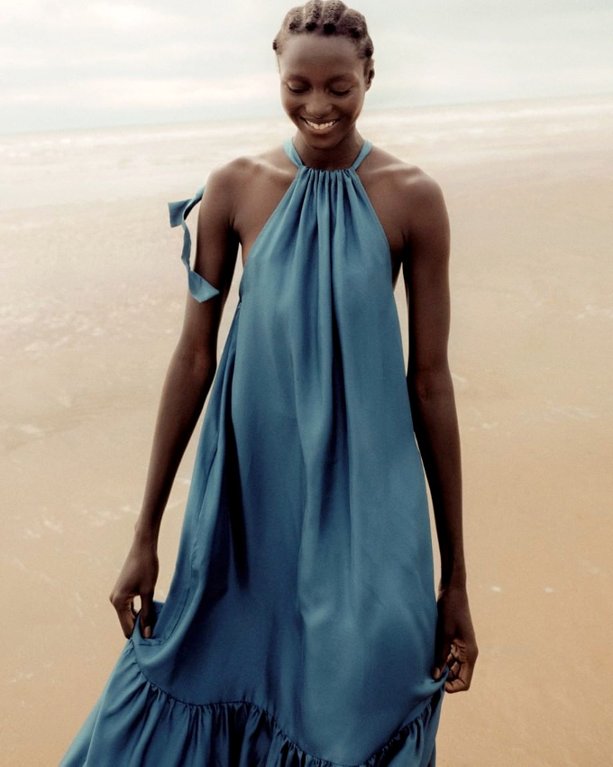 Cette tonalit� de bleu pourrait bien faire de l'ombre au bleu ciel, voire au bleu marine...