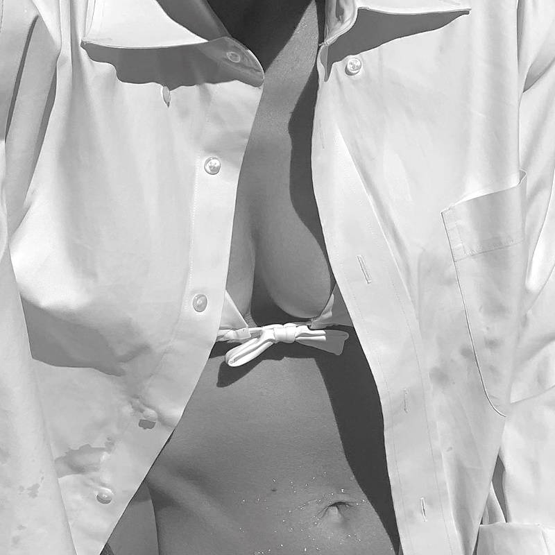 Bikini sexy chic + chemise masculine =  le bon mix