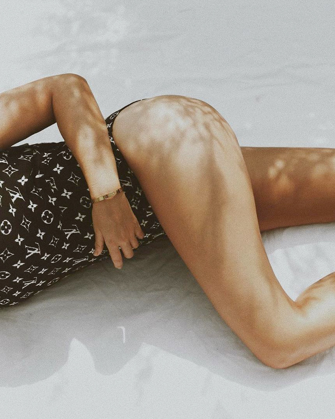 Non, le all-over de logos ne sera jamais chic...