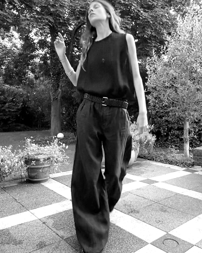 Pantalon large + ceinture �paisse + haut fluide = le bon mix