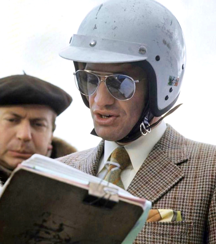 On piquerait bien � Belmondo son blazer et ses lunettes de soleil aviateur !