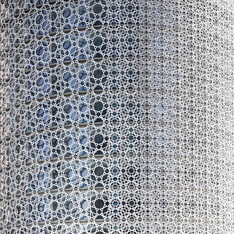 Quand la dentelle fait des infid�lit�s � la mode...