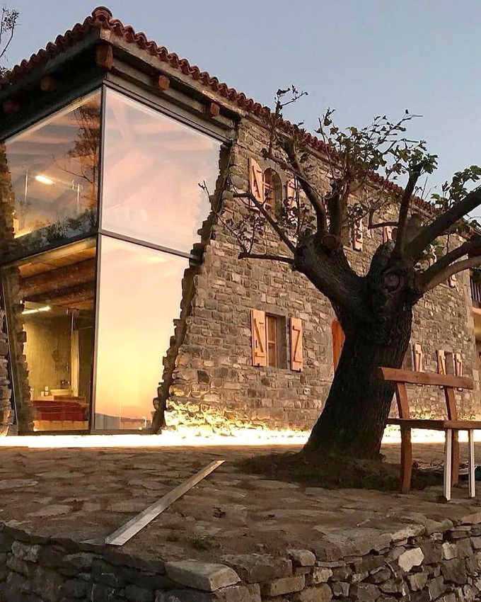 Ruines + immenses baies vitr�es = le bon mix