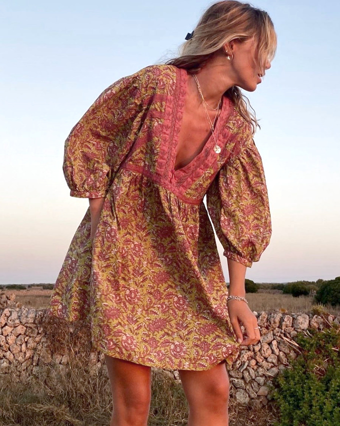 Le dress code le plus simple est souvent le meilleur alli� des robes un brin charg�es