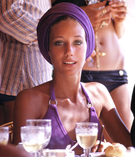 Violet + peau bronz�e = le bon mix