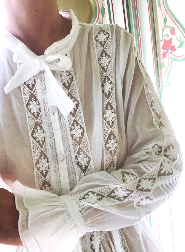 Wanted : une chemise diaphane � porter avec un jean brut