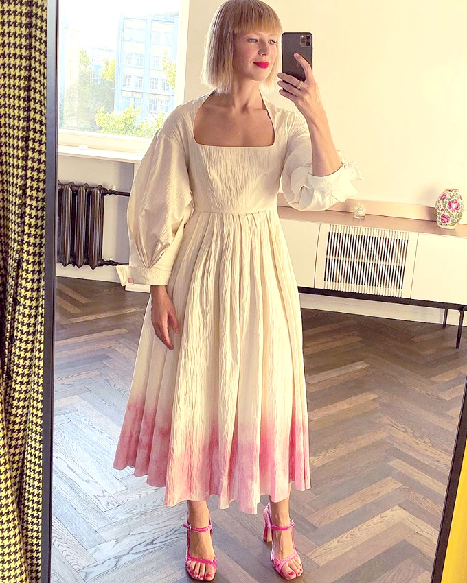 Tie and dye bien plac� + n�o coupe r�tro = le bon mix