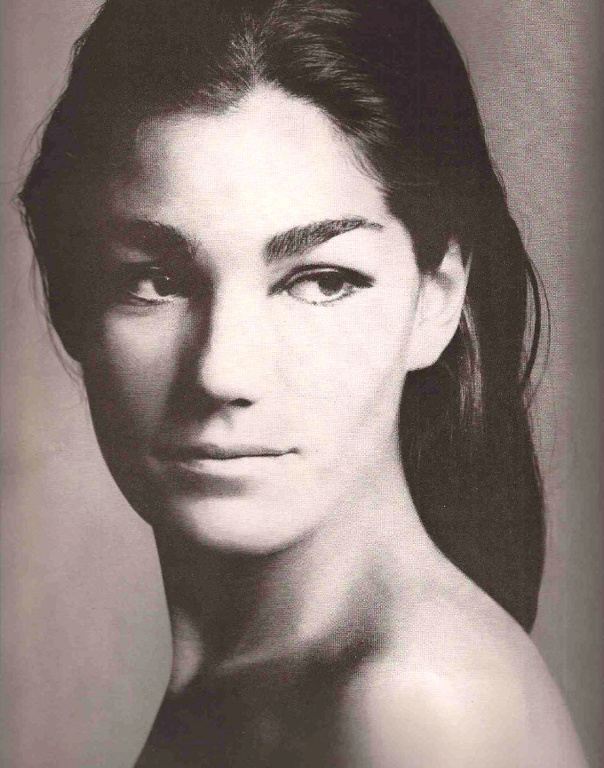 Sourcils marqu�s + ovale volontaire = le bon mix