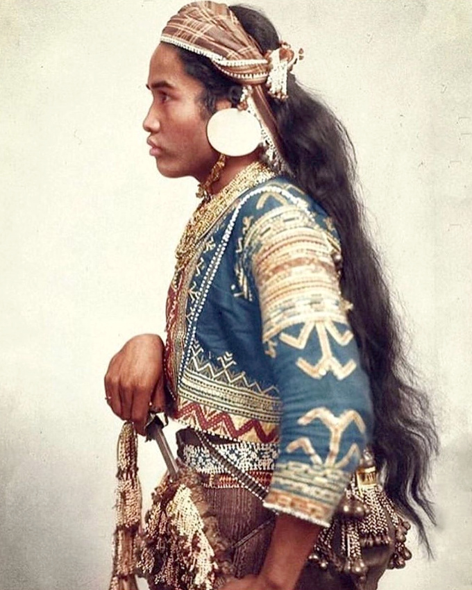 Bleu p�trole + touche dor�e + marron = le bon mix