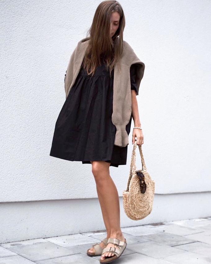 M�lant souvenirs estivaux et lainage pr�voyant, ce look a tout bon !