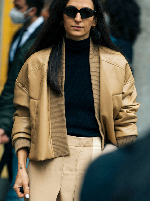 Col ch�le en bord c�te + blouson court un brin ample = le bon mix