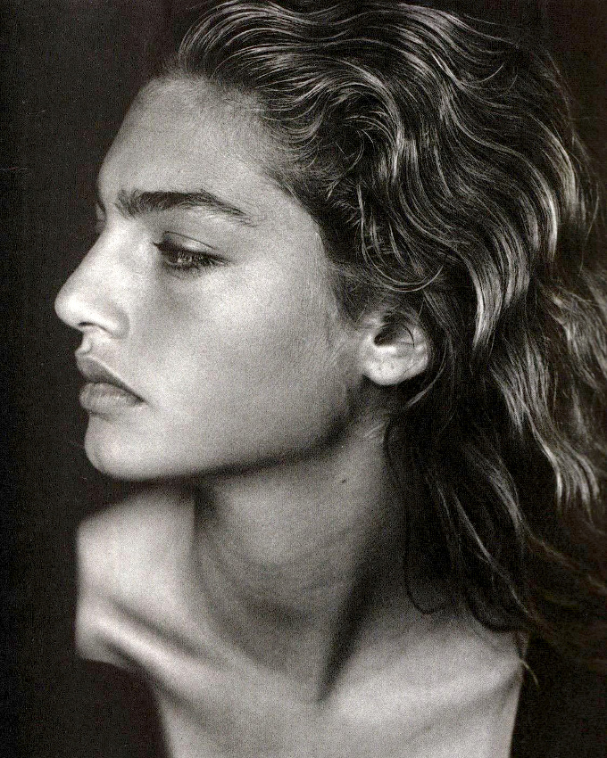 Ne jamais sous-estimer la puissance hypnotique des sourcils !