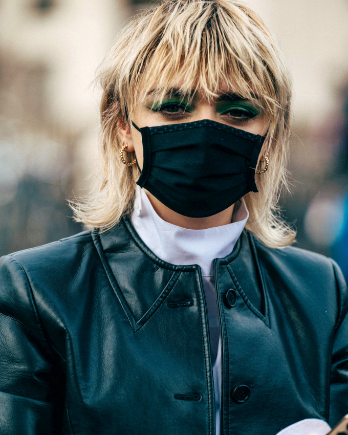 Reconna�trez-vous celle qui se cache derri�re ce masque et cette coupe grungy peroxyd�e ?