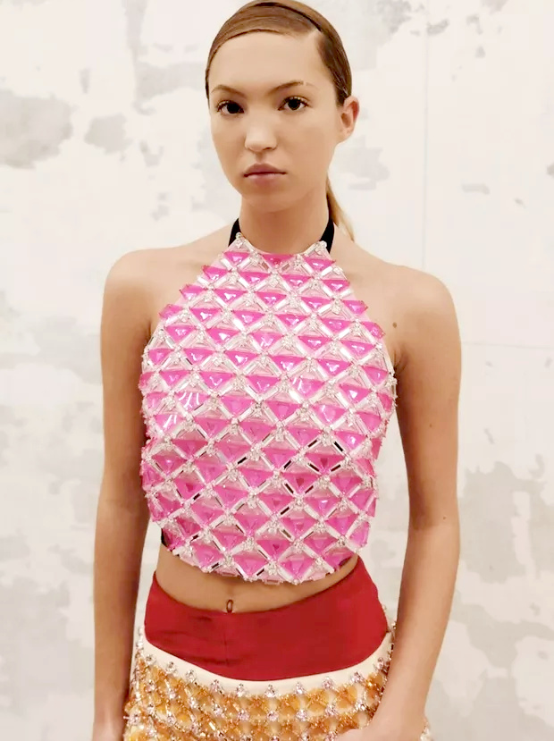 Reconna�trez-vous cette fille de top model qui d�fila r�cemment pour Miu Miu ?