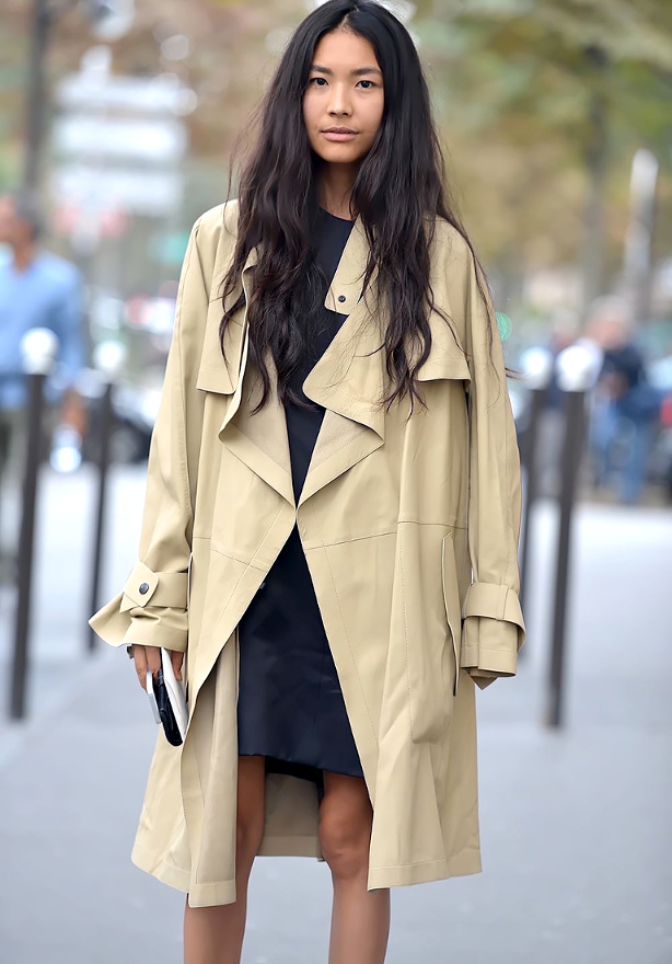 Beaut� naturelle + trench de caract�re = le bon mix