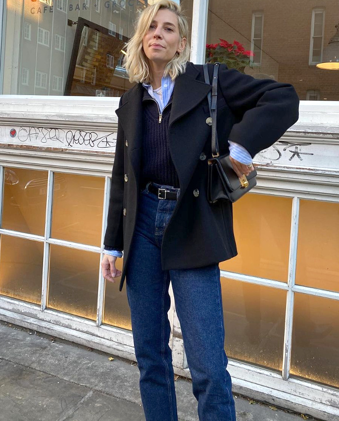 Caban + pull camionneur + chemise ray�e + tee-shirt blanc + fin collier = le bon mix