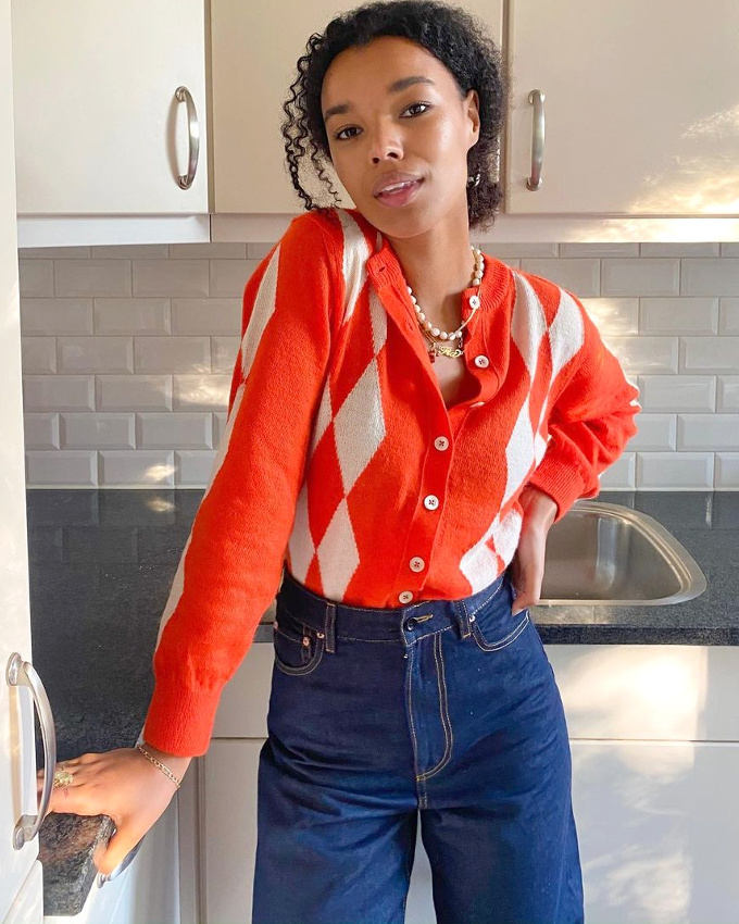 Oui au fin gilet graphique gliss� dans un jean taille haute !