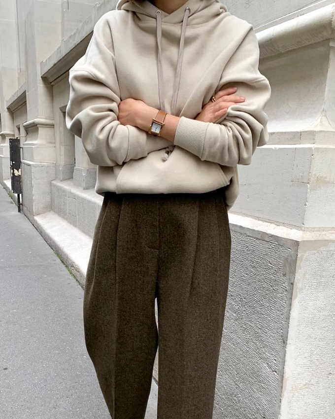Sweat � capuche + pantalon � pinces en drap de laine = le bon mix