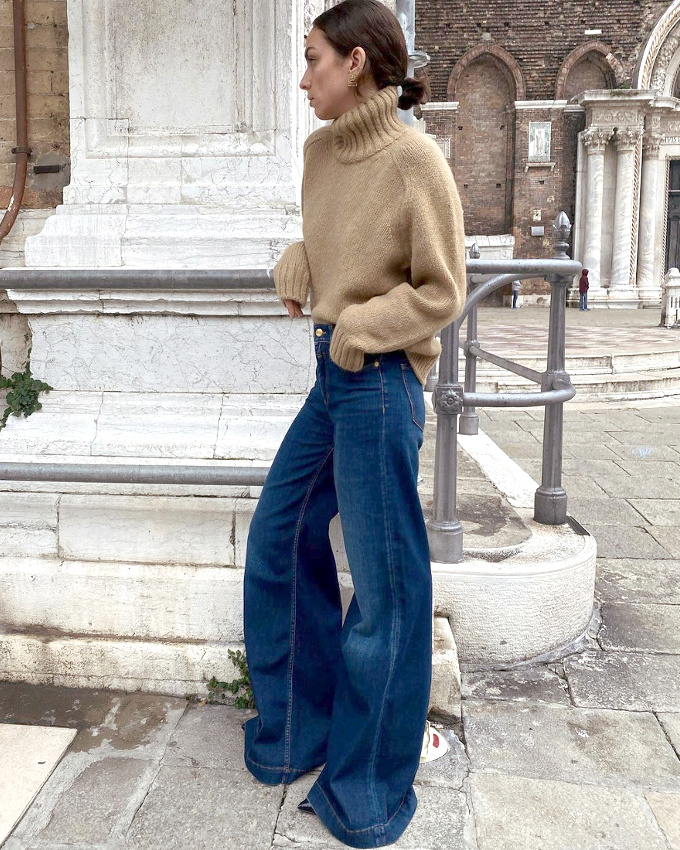 Pull large col roul� + jean large taille haute = le bon mix