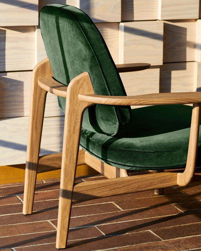 Bois clair + velours ras vert = le bon mix