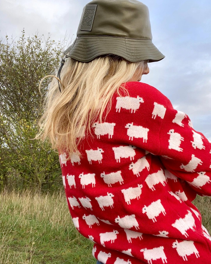 Imprim� r�gressif + bob en cuir kaki = le bon mix