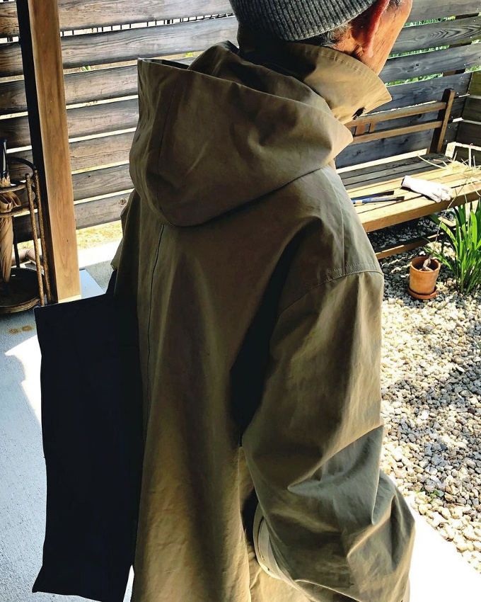 Rien de tel qu'une parka kaki parfaitement coup�e pour affronter sereinement la vie !