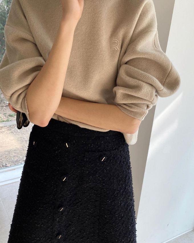 Jupe ligne A chic + pull ample � emmanchures descendues = le bon mix