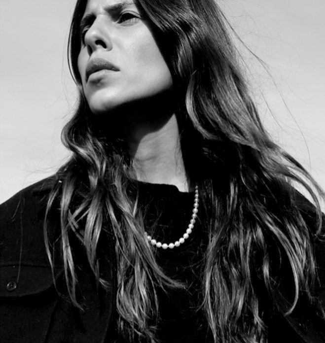 Pull oversize masculin + collier de perles = le bon mix