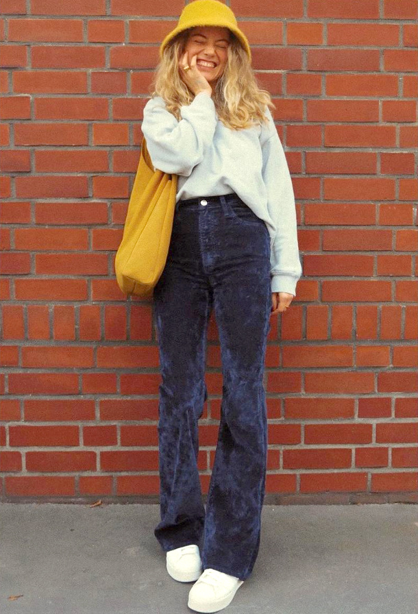 Toujours penser � relever ses cama�eux de couleurs - ici bleu nuit + bleu ciel - d'une pimpante touche de couleur !