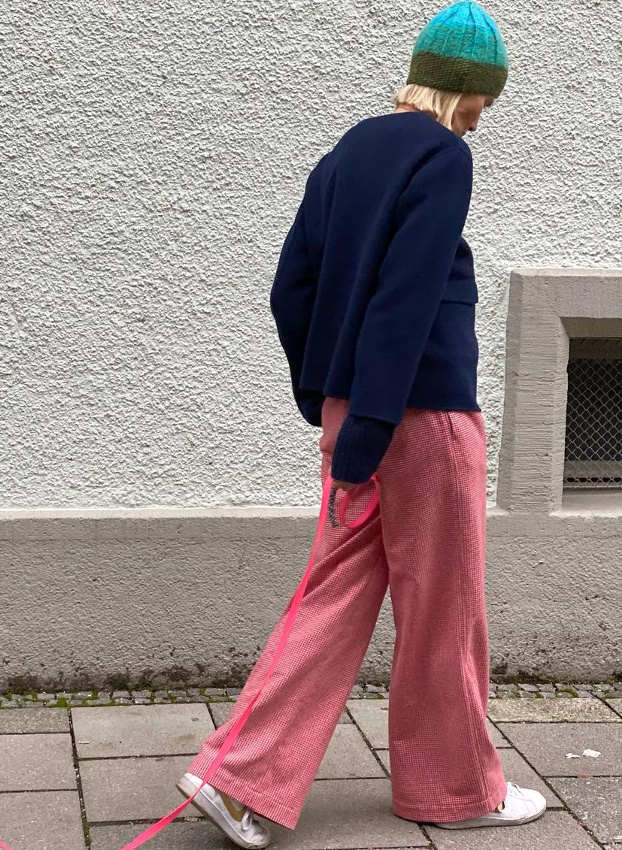 Rien tel qu'un rose lumineux pour accompagner le classique bleu marine !