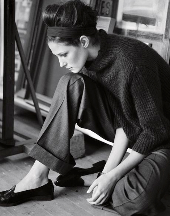 Coiffure infiniment gracieuse + v�tements d'homme = le bon mix