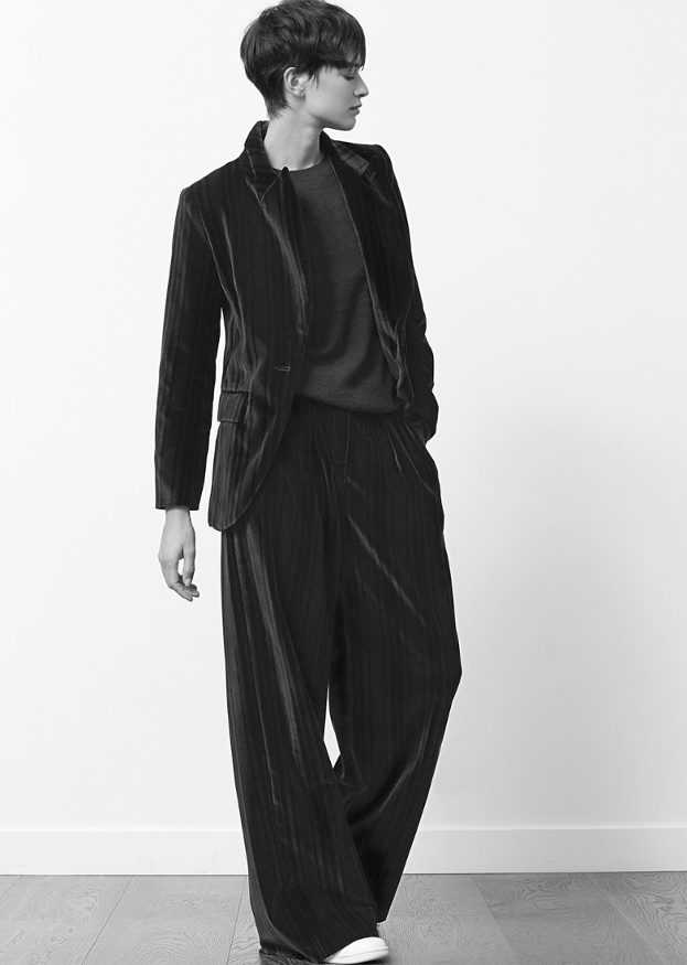 Petite coupe courte + blazer subtilement cintr� + pantalon large = le bon mix