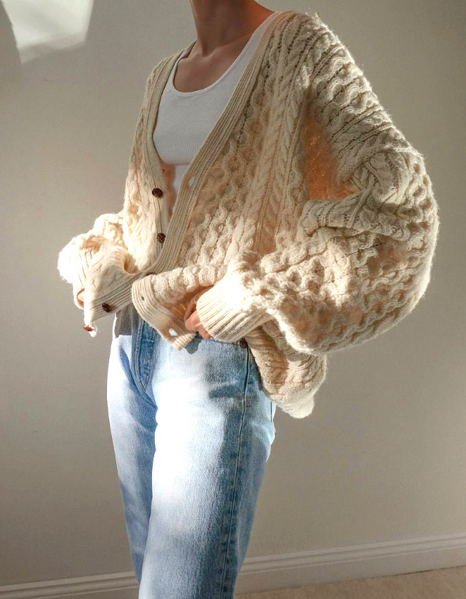 Oui au mariage entre maille oversize et marcel moulant !