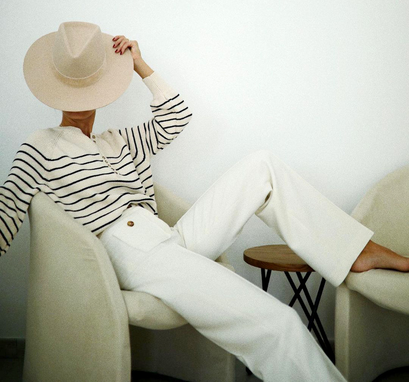 Rien de tel qu'une rayure marini�re pour twister un cama�eu de blancs !