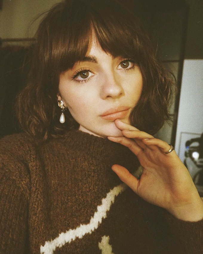 Gros pull douillet + boucles d'oreilles raffin�es = le bon mix