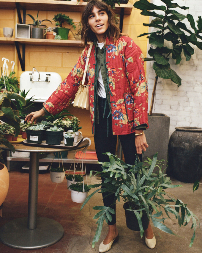 Wanted : une veste matelass�e fleurie � superposer sur une chemise kaki !