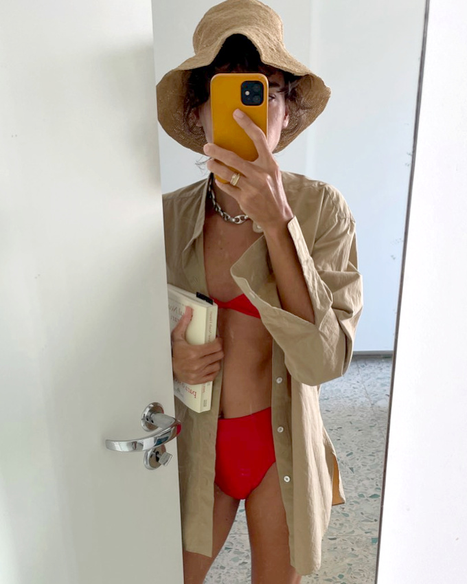 Note pour l'�t� : investir dans une chemise kaki dilu� que l'on portera en sortie de bain !