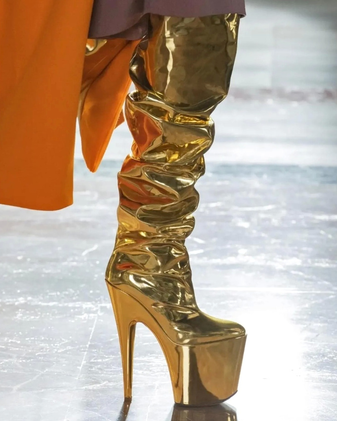 Et dire que l'on pensait que l'�re des plateform boots �tait d�finitivement termin�e...