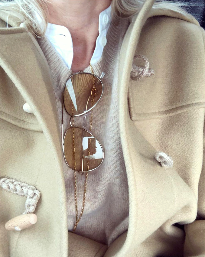 Duffle-coat + lunettes aviateurs = le bon mix