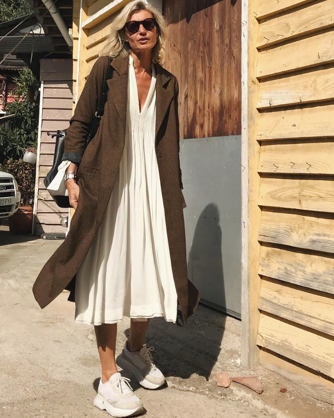 M�lant f�minit�, twist sportswear et touche classique, ce look a tout bon !