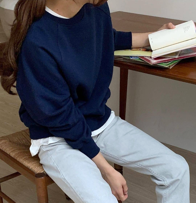 Le pull bleu marine : l'alpha et l'om�ga des looks simples !